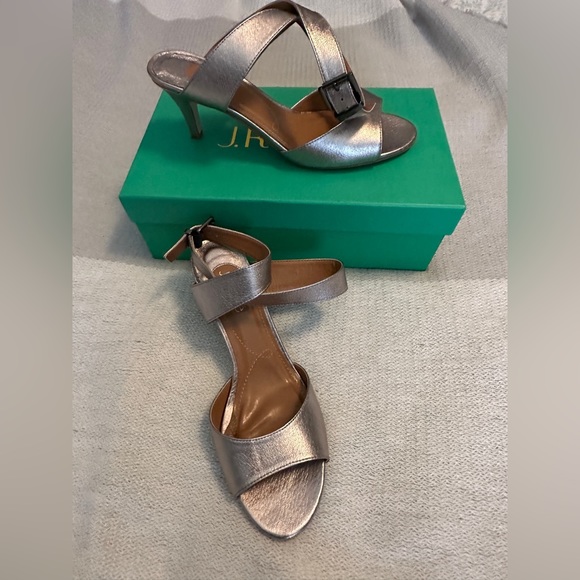 J Renee 10.5 Taupe Metallic Heel - Picture 2 of 8